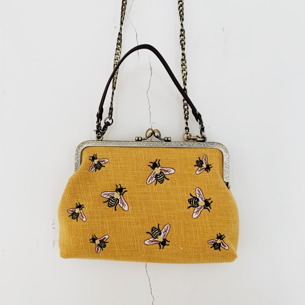 Modcloth Heart Skipped a Bee Purse